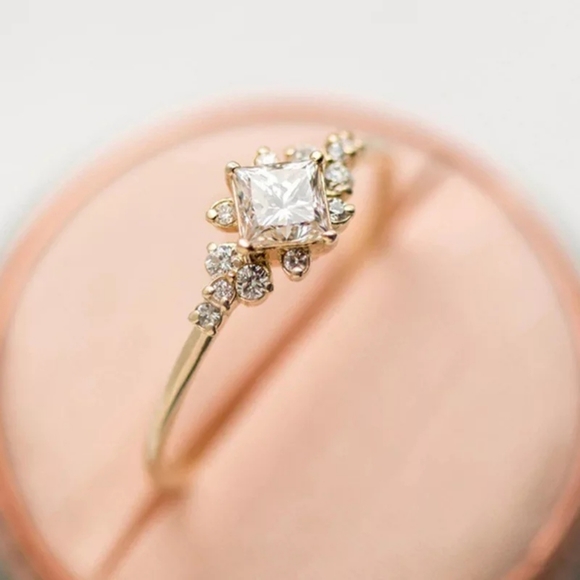 ♡New Minimalist style white CZ stone proposal ring - Picture 3 of 5